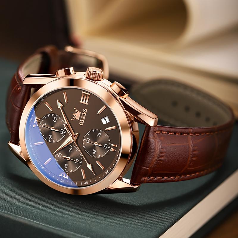 Reloj OLEVS sobre libro